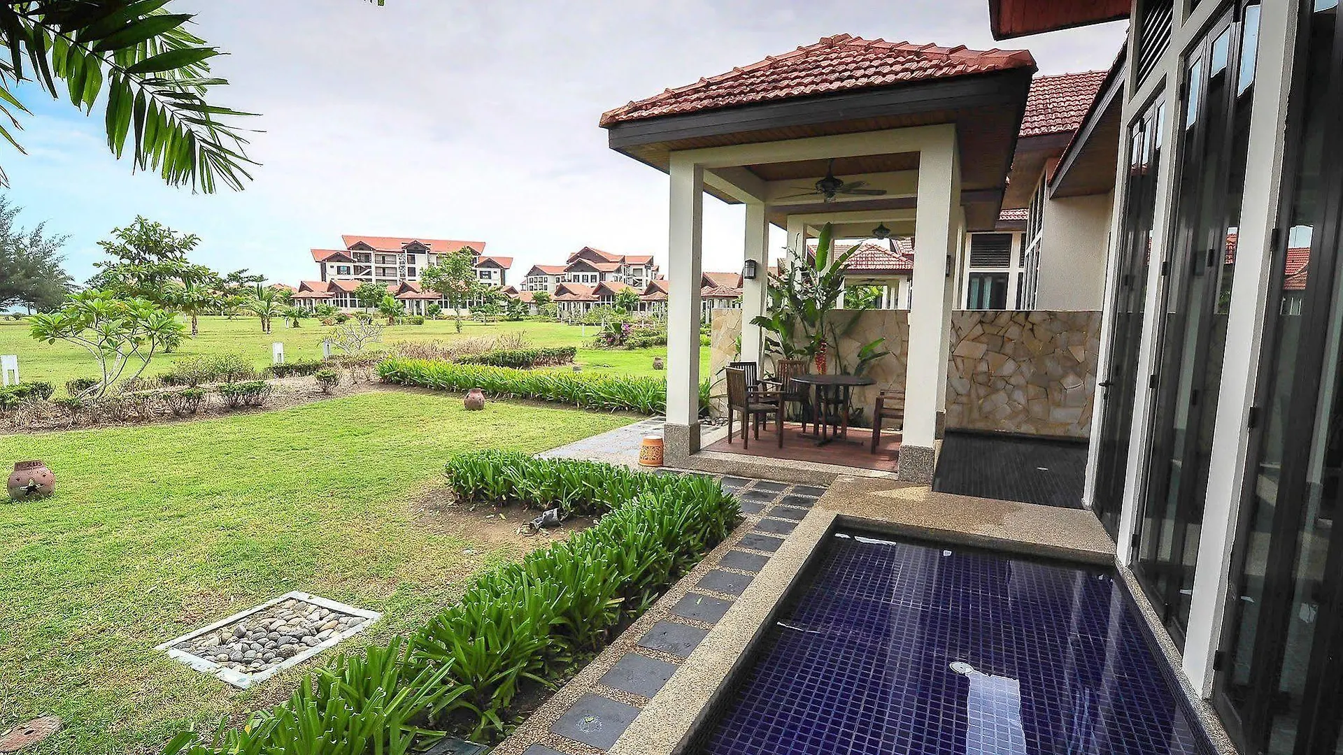 Borneo Beach Villa & Suite Kota Kinabalu 4*,